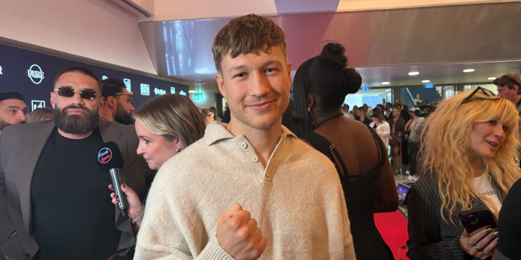 Aggiornamenti sulla coppia di Are You The One: cosa è successo a Oliver Ginkel e Antonia dopo il programma

Approfondimento
La partecipazione di Oliver Ginkel e Antonia al programma "Are You The One?" ha lasciato un'impronta duratura nei cuori dei fan, che continuano a chiedersi cosa sia successo alla coppia dopo la fine dello show. La loro connessione durante il programma era stata molto forte, alimentando le speranze dei fan che la loro storia d'amore potesse continuare anche al di fuori del reality.

Possibili Conseguenze
Se Oliver Ginkel e Antonia sono ancora insieme, potrebbe essere un segno che la loro relazione è più solida di quanto si pensasse inizialmente. Tuttavia, se hanno deciso di separarsi, potrebbe indicare che la loro storia d'amore non era destinata a durare nel tempo. In ogni caso, la loro esperienza nel programma ha dimostrato come i reality show possano influenzare profondamente la vita delle persone coinvolte.

Opinione
Molti fan continuano a sperare che la coppia sia ancora insieme, nonostante la mancanza di informazioni ufficiali. La loro storia d'amore durante il programma era stata molto appassionante e aveva catturato l'attenzione di molti, lasciando un ricordo duraturo tra gli spettatori.

Analisi Critica dei Fatti
La recente dichiarazione di Oli potrebbe essere un indizio che la coppia sia ancora insieme, ma è fondamentale attendere conferme ufficiali prima di trarre conclusioni definitive. È anche possibile che la dichiarazione sia stata fraintesa o presa fuori contesto, il che sottolinea l'importanza di verificare le informazioni attraverso canali ufficiali.

Relazioni con altri fatti
La storia d'amore di Oliver Ginkel e Antonia non è un caso isolato; molti altri partecipanti a programmi di reality TV simili hanno trovato l'amore o hanno avuto esperienze significative durante la loro partecipazione. Ciò dimostra come questi programmi possano avere un impatto profondo sulla vita delle persone coinvolte, andando oltre la semplice intrattenimento.

Contesto storico
"Are You The One?" è un programma di reality TV che ha riscosso un grande successo in molti paesi, grazie alla sua formula unica che consiste nel mettere insieme un gruppo di giovani adulti per vedere se possono trovare l'amore. La sua popolarità ha catturato l'attenzione di milioni di persone, rendendolo uno dei programmi più seguiti e discussi.

Fonti
La fonte di questo articolo è Promiflash. Per ulteriori informazioni e aggiornamenti sulla coppia e sul programma "Are You The One?", si prega di visitare il sito web ufficiale di Promiflash.