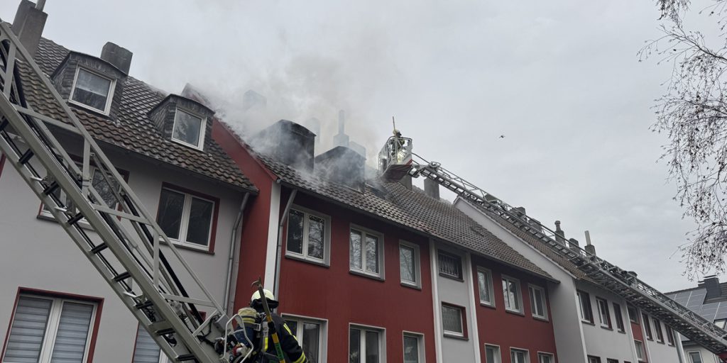 Incendio in appartamento al piano superiore di Bochum: residenti gravemente feriti