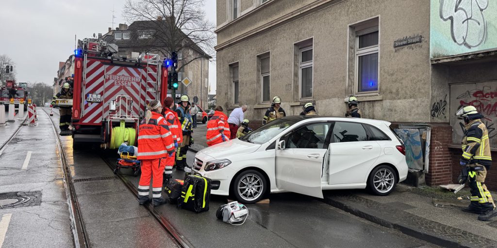 Donna gravemente ferita a Essen dopo essere stata schiacciata da un'auto