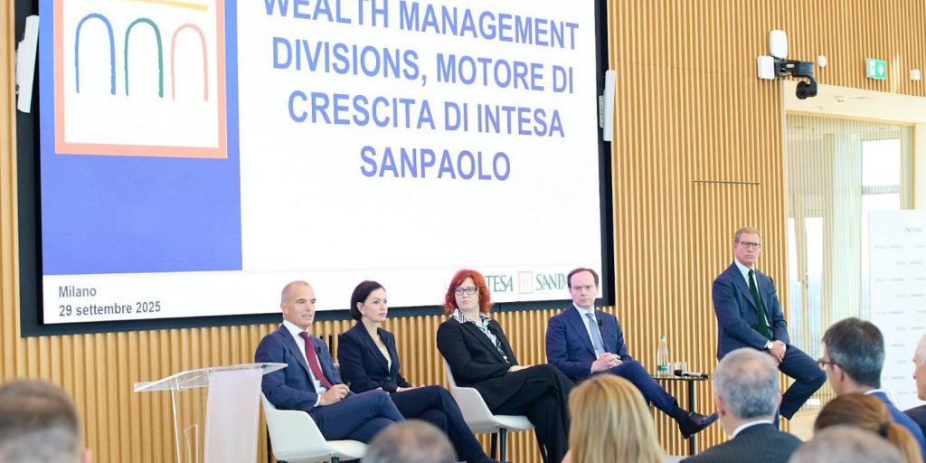 Intesa Sanpaolo: un semestre di successo nella gestione patrimoniale con 909 miliardi di euro in gestione