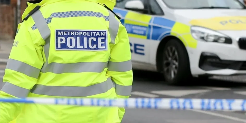 Uomo muore cadendo dal tetto di centro commerciale a Southampton