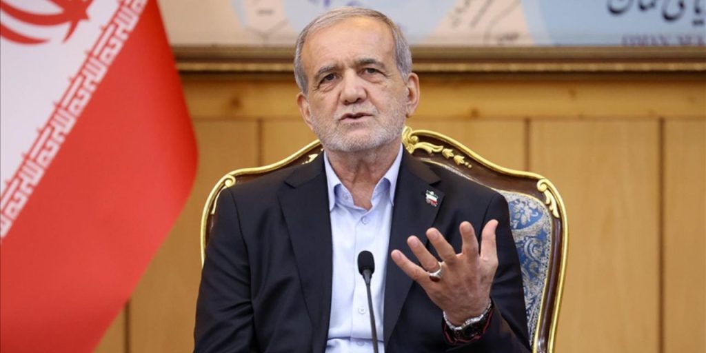 Il Presidente dell'Iran critica le difficoltà economiche del paese nonostante le risorse petrolifere