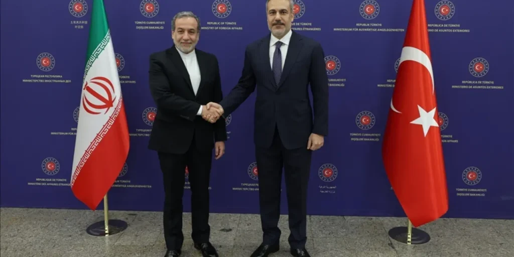 Arakçi visita la Turchia per incontrare il ministro degli Esteri turco Hakan Fidan