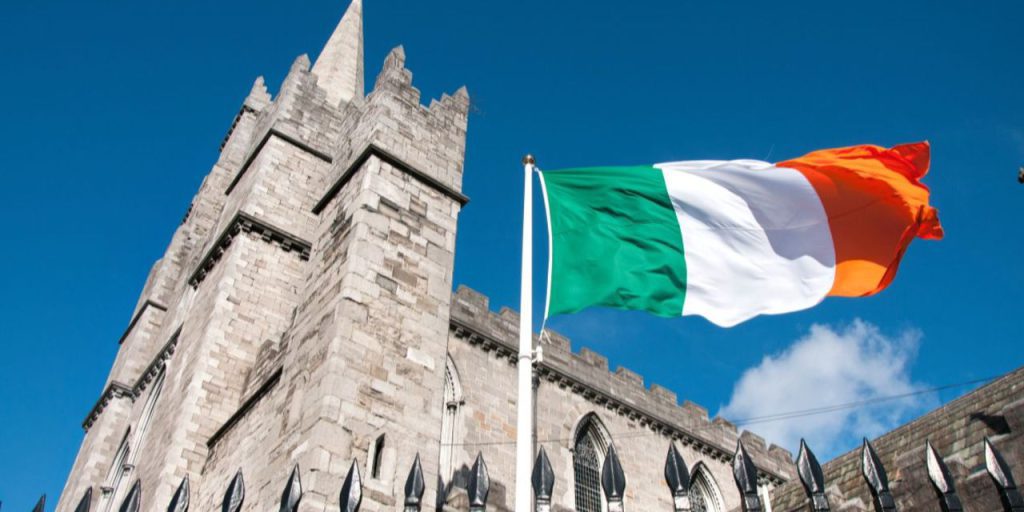 Nuovo Capo di Stato per l'Irlanda: Catherine Connolly Eletta Presidente con una Schiacciante Maggioranza del 63,4% dei Voti