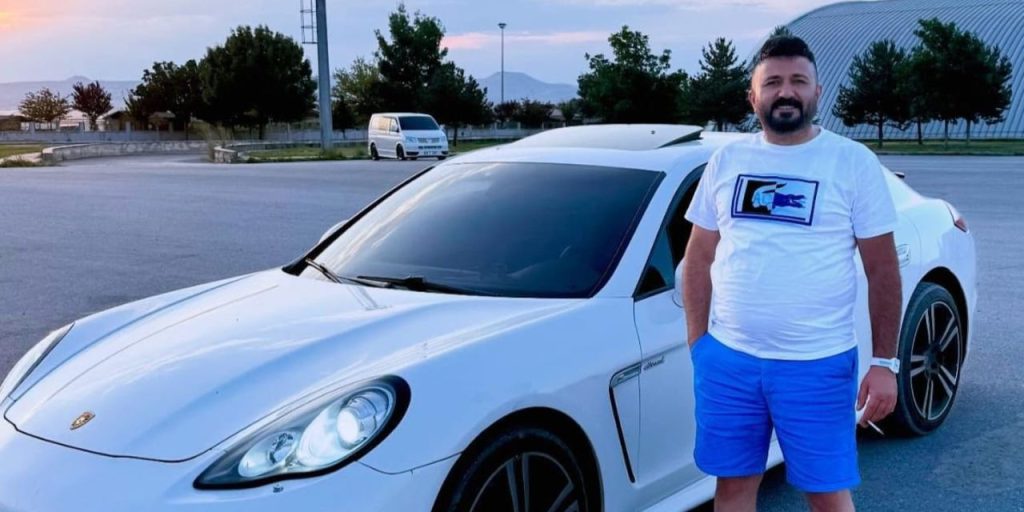 İş adamına lüks aracında silahlı saldırı! Olay yerinde hayatını kaybetti