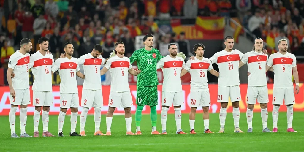 Deniz Gül segna il primo gol della nazionale contro la Spagna nelle qualificazioni alla Coppa del Mondo