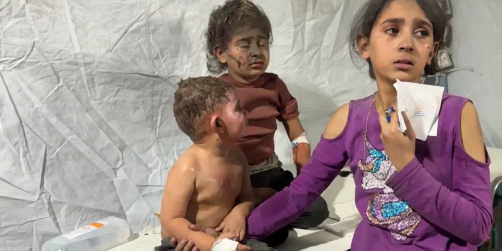 Attacco israeliano a Gaza: 10 palestinesi uccisi e decine di feriti, violazione del cessate il fuoco