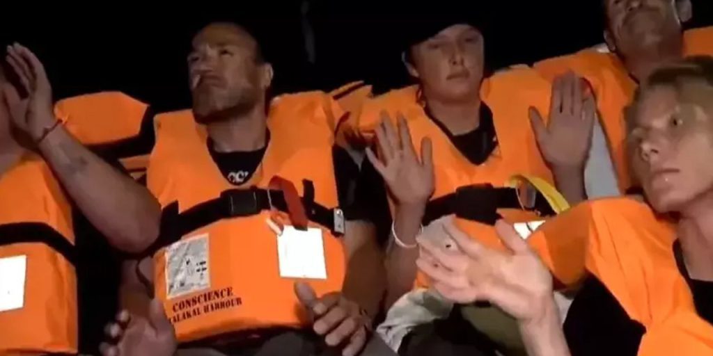 Israele lancia un attacco contro la flotta umanitaria diretta a Gaza in acque internazionali