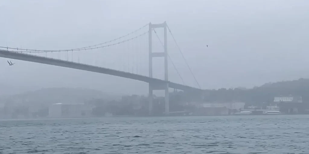 Stretto di Istanbul chiuso al traffico marittimo per nebbia