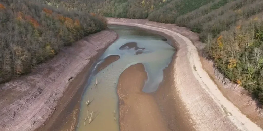 Livelli d’acqua nei bacini di Istanbul scendono sotto il 20 % a causa della diminuzione delle precipitazioni