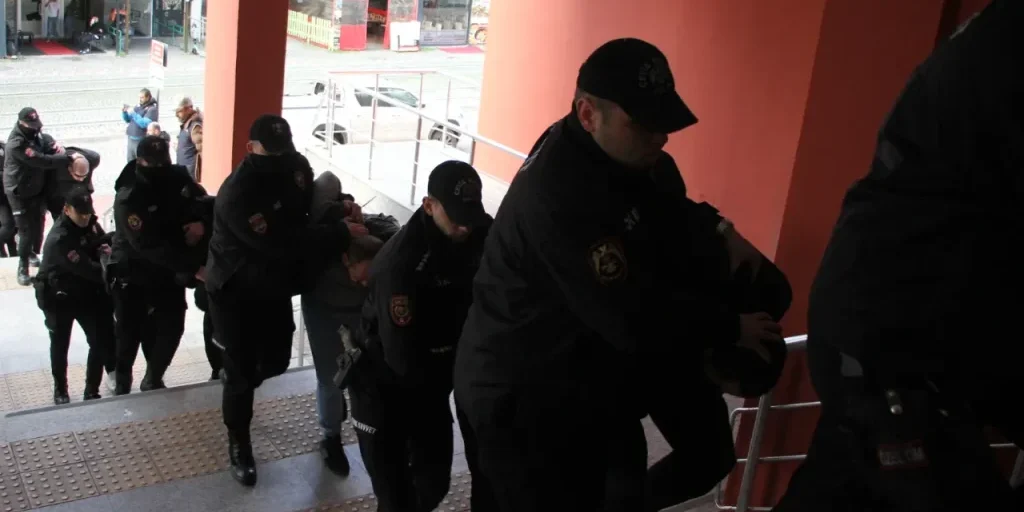 Istanbul arresta 67 persone in operazione contro DEAŞ: 147 sospetti, 41 collegati a Yalova