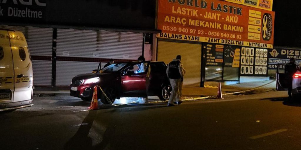 Tragedia a Istanbul: lite a fuoco in auto, due morti e un ferito