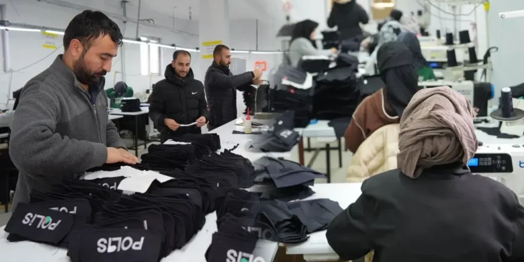 Imprenditore di Istanbul apre una fabbrica tessile a Muş, crea 35 posti di lavoro e stimola l’economia locale