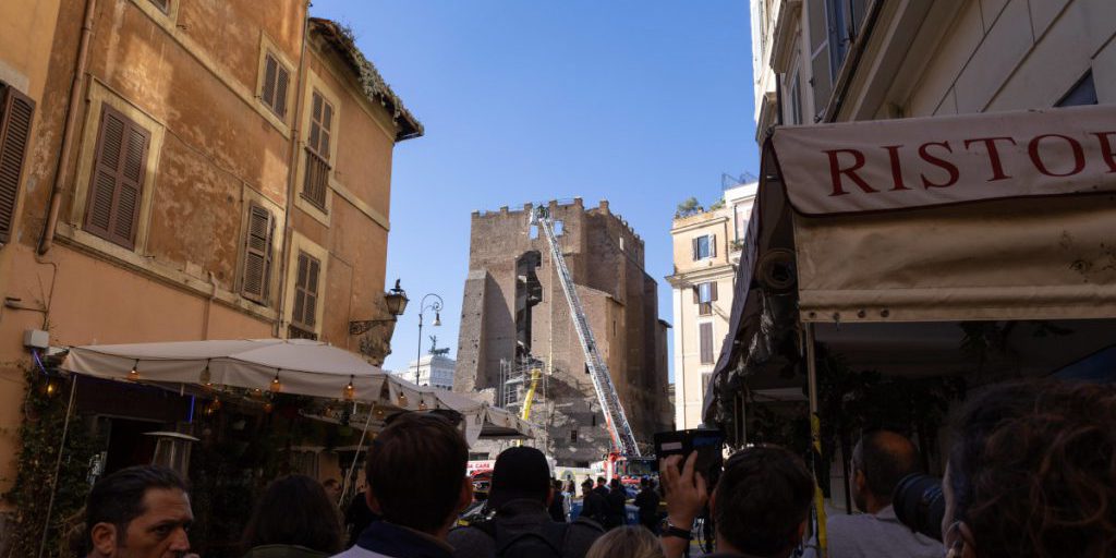 Crollo di una torre a Roma: le possibili conseguenze per la sicurezza e l'economia della città eterna