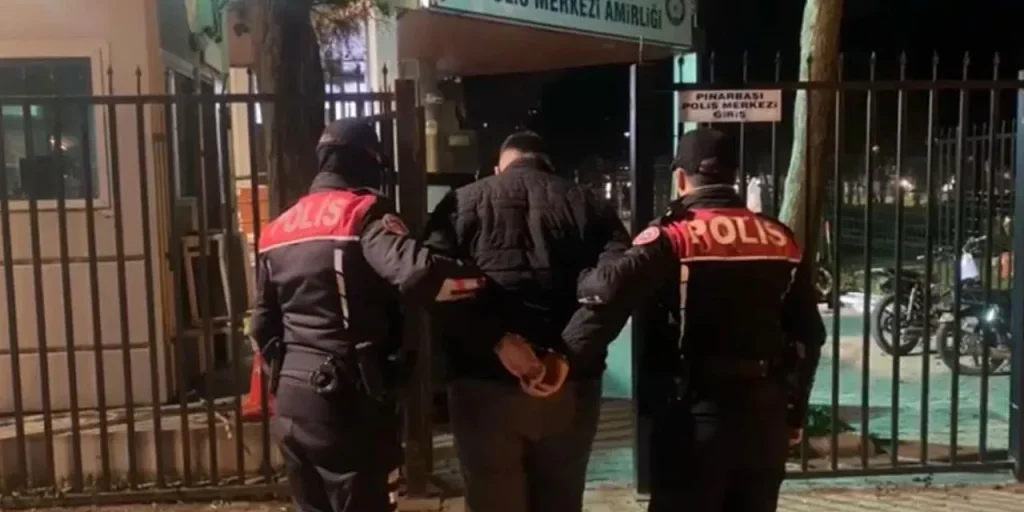 Izmir: polizia arresta due sospetti, uno condannato a 21 anni e l'altro con documento falso e 128 reati