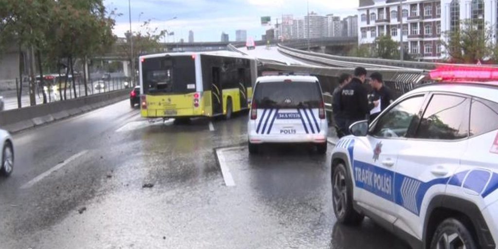 Kadıköy'de İETT otobüsü bariyerlere çarptı, şoför alkollü çıktı! 2 yaralı