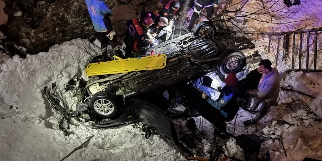 Auto cade da ponte a Kahramanmaraş: cinque feriti, uno gravemente