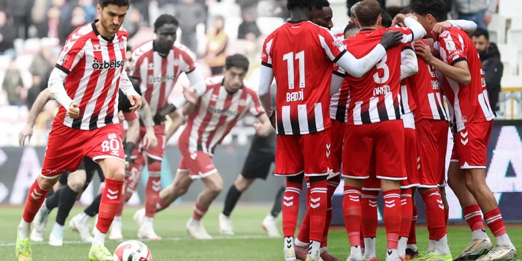 Portiere turco espulso per errore che ha causato un rigore nella partita Sivasspor‑Boluspor