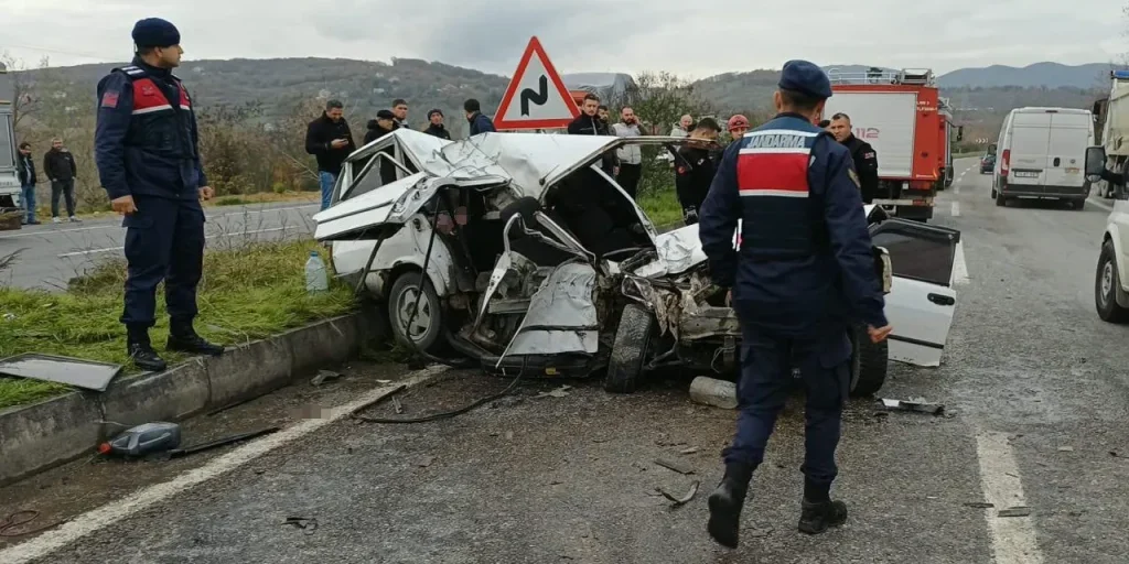 Incidente stradale: automobile uccide conducente e ferisce due persone su strada tra Çaycuma e Zonguldak