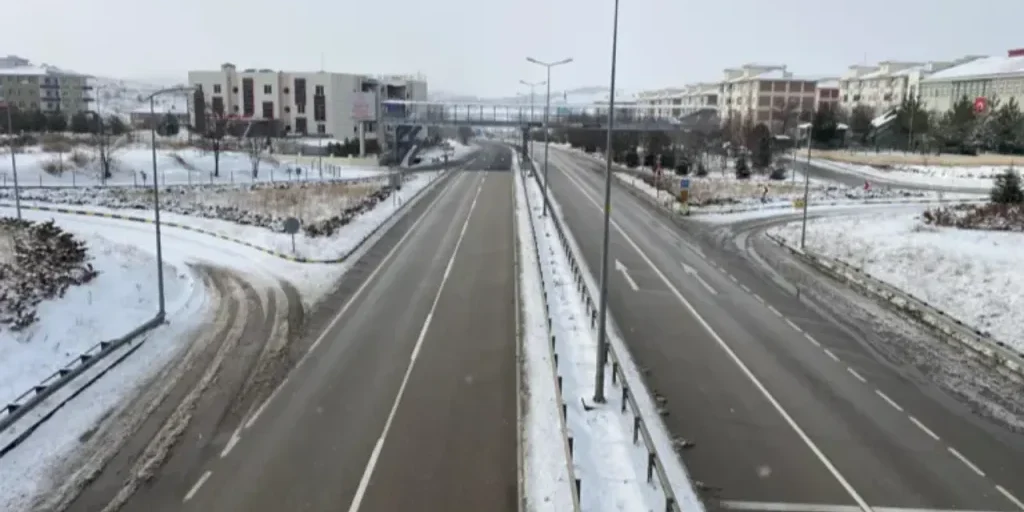 Strada Gerede‑Karabük chiusa a causa di forti nevicate