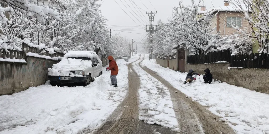 Neve persistente a Karabük: profondità prevista oltre i 20 centimetri