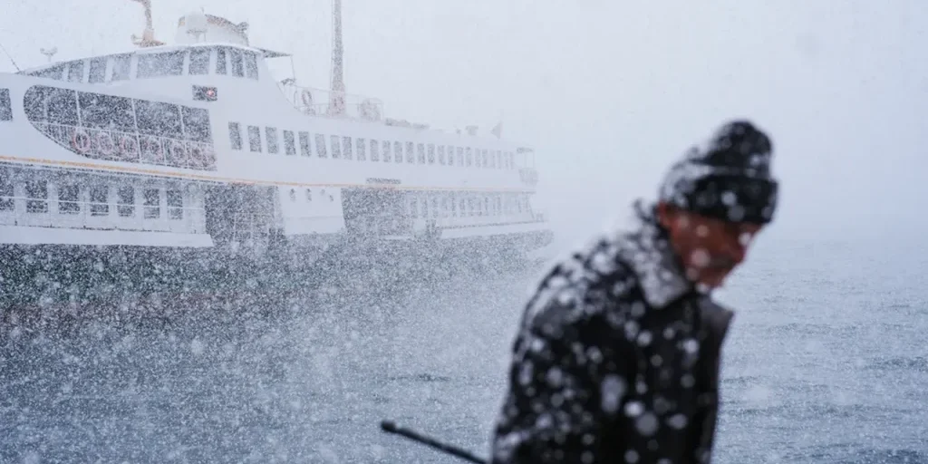 Neve a Istanbul: fine prevista entro venerdì, rischio di ghiaccio domani