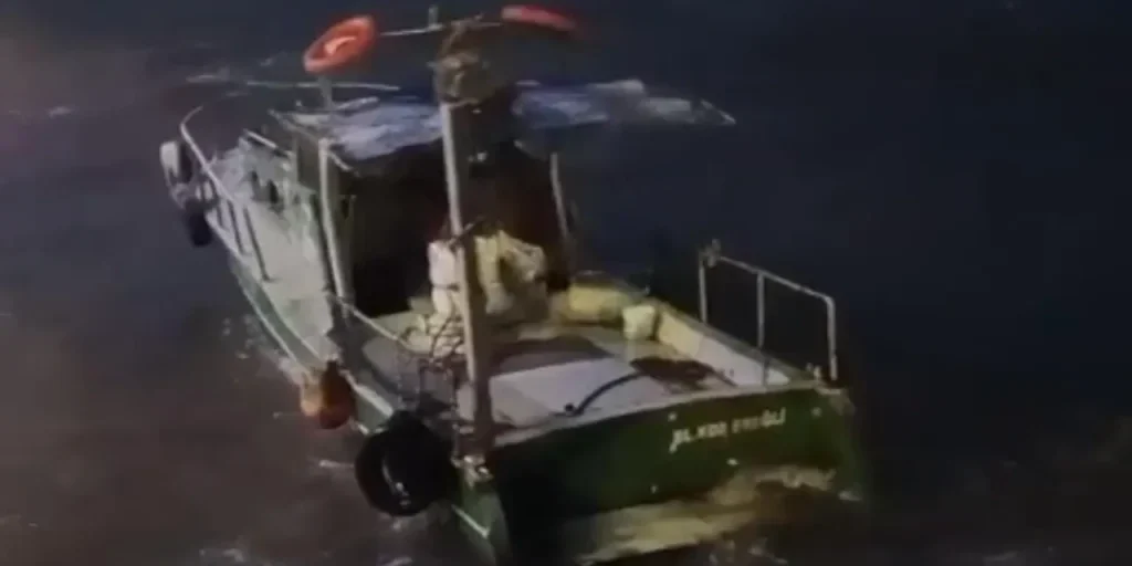 Onde di grande dimensione colpiscono ponte a Karadeniz Ereğli, Turchia