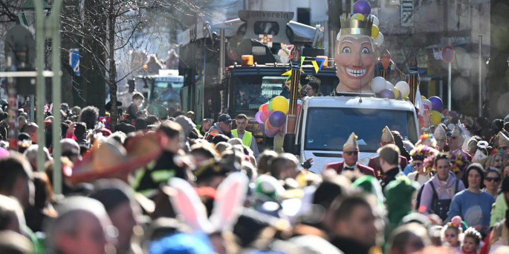Minaccia di bomba durante il corteo di carnevale di Essen: nessun pericolo reale