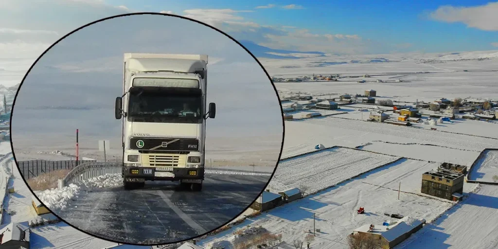 Camion bloccato per un'ora a Kars a causa della neve intensa