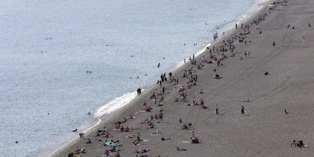 Antalya: novembre caldo con 27°C e mare affollato
