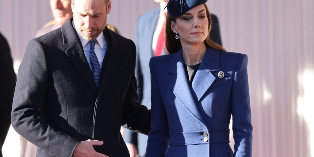 Presidente tedesco Steinmeier visita Regno Unito e viene accolto da William e Kate Middleton all'aeroporto di Heathrow