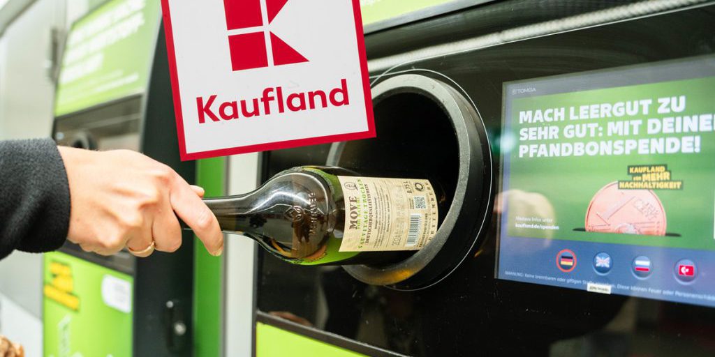 Kaufland Lancia il "Pfand-Hammer": Una Nuova Frontiera nel Servizio di Deposito per le Bottiglie
