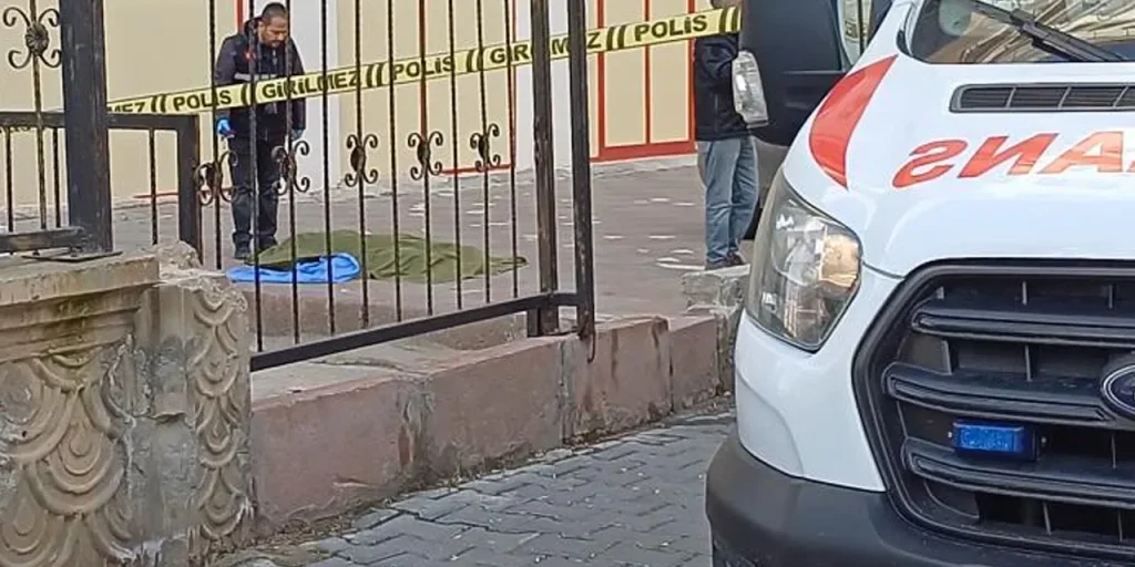 Tragedia a Kayseri: una persona muore cadendo dall'ottavo piano di un edificio