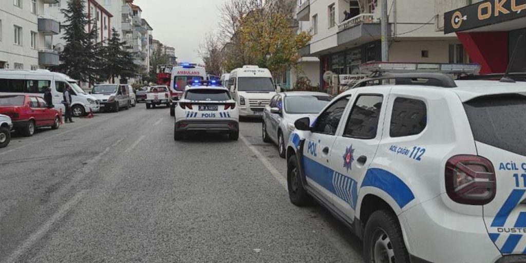 Incendio a Kayseri: un uomo con problemi psicologici dà fuoco alla sua abitazione, soccorso tempestivo salva la vita