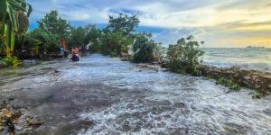 Atoll Nation of Tuvalu Faces Climate Existential Crisis, Frustration With Slow Funding
