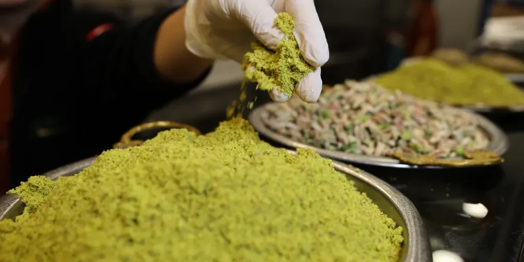 Pistacchi di Antep in polvere superano i 3.000 lira: truffatori sostituiscono con piselli e coloranti