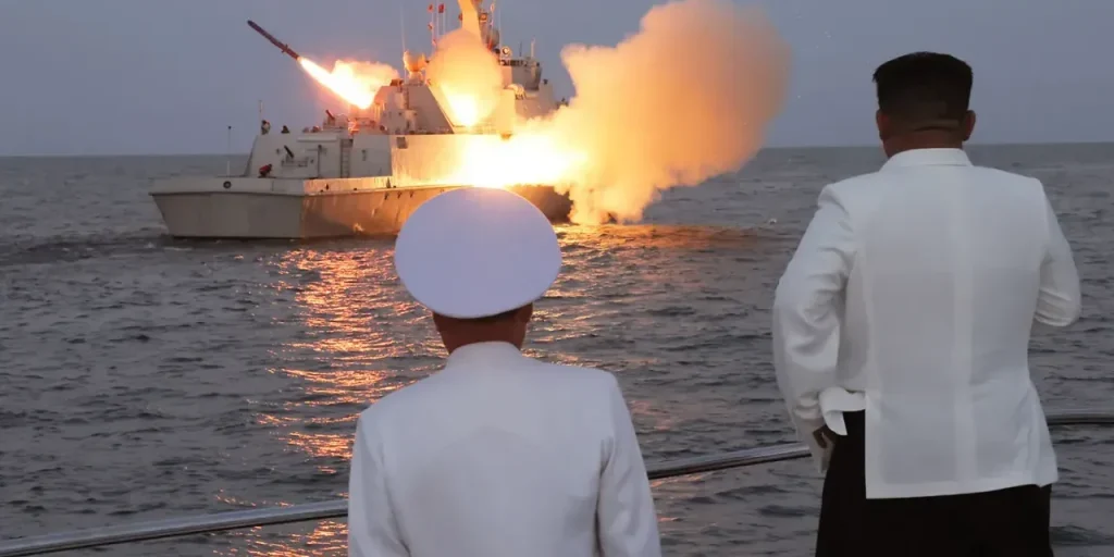 Corea del Nord lancia missili strategici: volo di 170 minuti sopra il Mar del Giappone