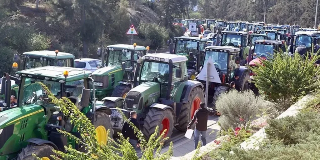 Contadini greci attraversano il confine di KKTC e iniziano attività agricole senza autorizzazione