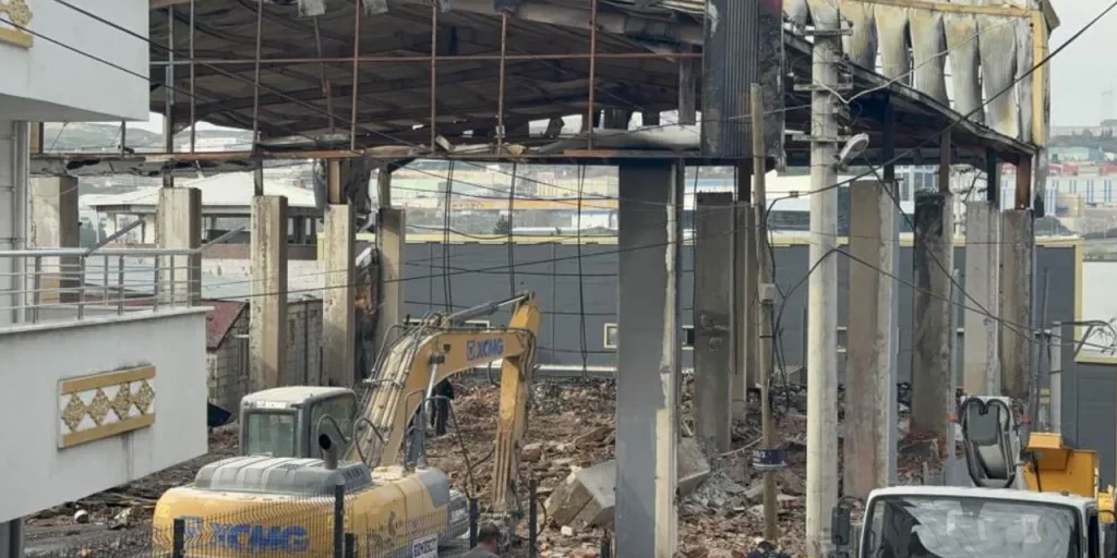 Incendio in raffineria di profumi a Dilovası: sette lavoratori uccisi