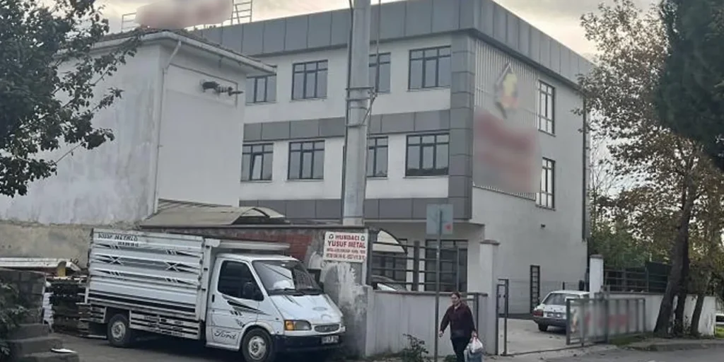 Quattordici studenti si ammalano dopo aver mangiato pollo nella mensa di scuola privata a Kocaeli
