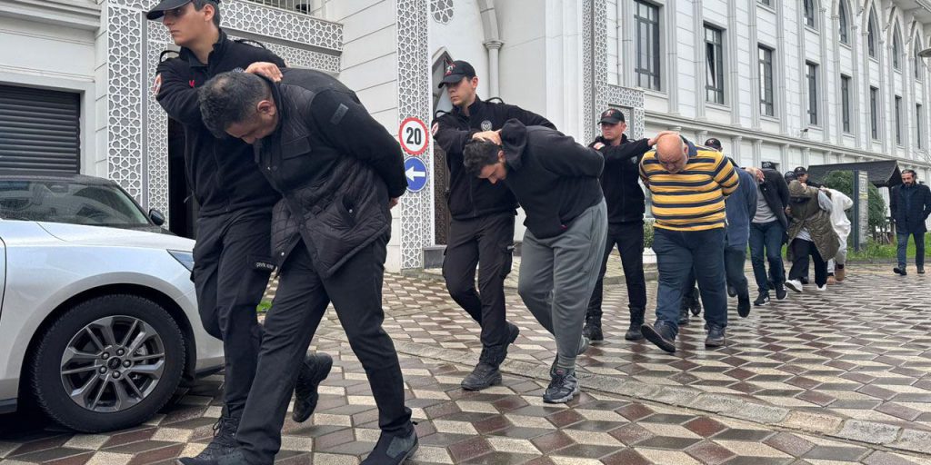 Incendio alla fabbrica di profumi a Kocaeli: 6 morti e sospensioni tra le autorità locali