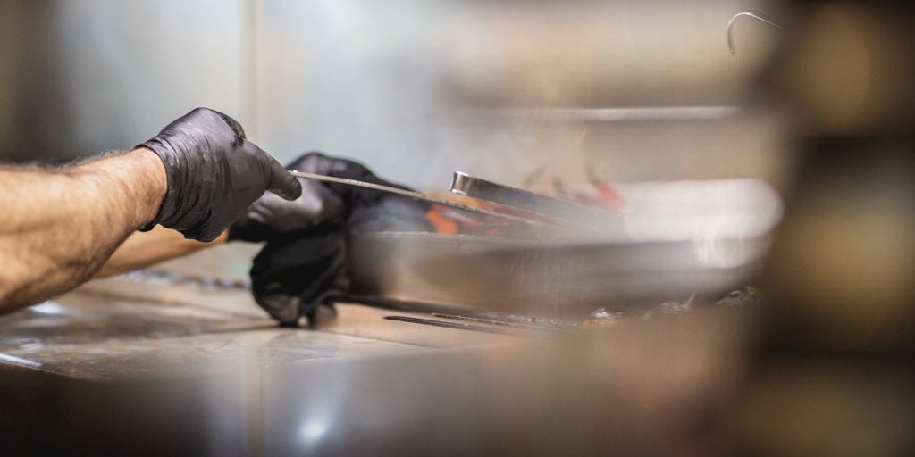 Marc lascia l'appartamento durante il piatto principale di “Das perfekte Dinner”