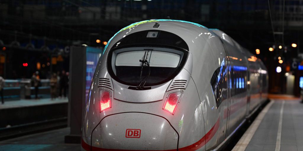 Deutsche Bahn sperrt tagelang Kölner Hauptbahnhof  – Chaos zum Karnevalsauftakt?