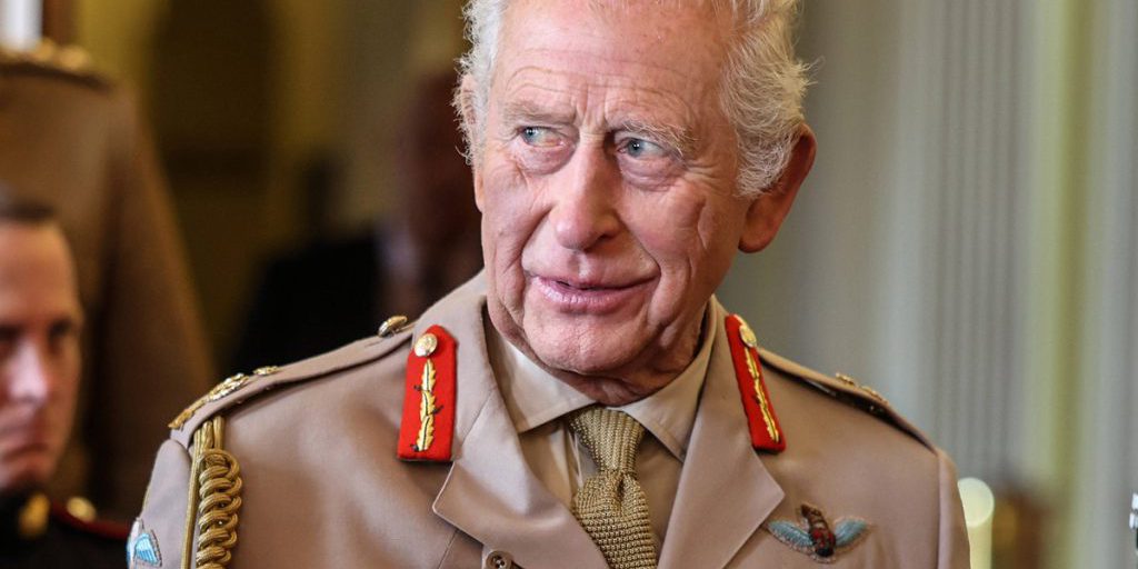 Re Charles revoca tutti i titoli onorifici al Principe Andrew e lo esclude dai registri degli ordini cavallereschi