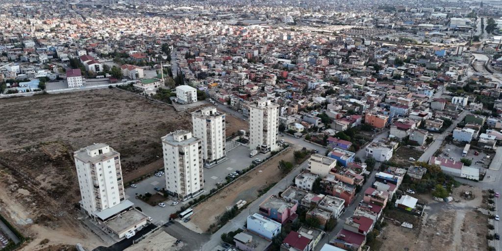 Terremoti in Turchia: prezzi immobiliari a Adana calati del 30% dopo disastro, esperti avvertono contro paura ingiustificata