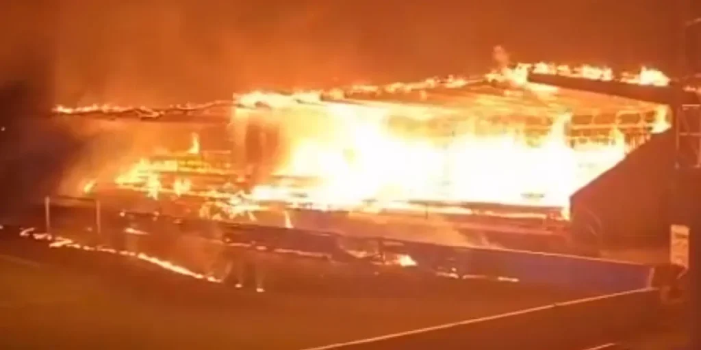 FC Haka retrocessa: tre bambini incendiano lo stadio