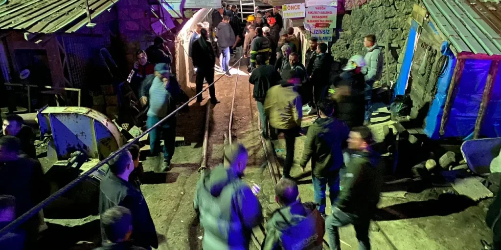Gas tossico in miniera di Gediz: cinque lavoratori ricoverati per monossido di carbonio