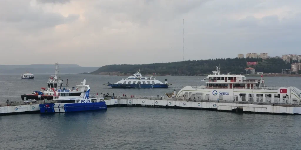 Fregate annullate verso Bozcaada e Gökçeada a causa di tempesta nell'Egeo settentrionale