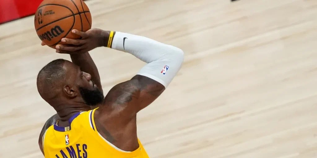 LeBron James non raggiunge i due numeri di punti nella vittoria dei Lakers contro i Raptors