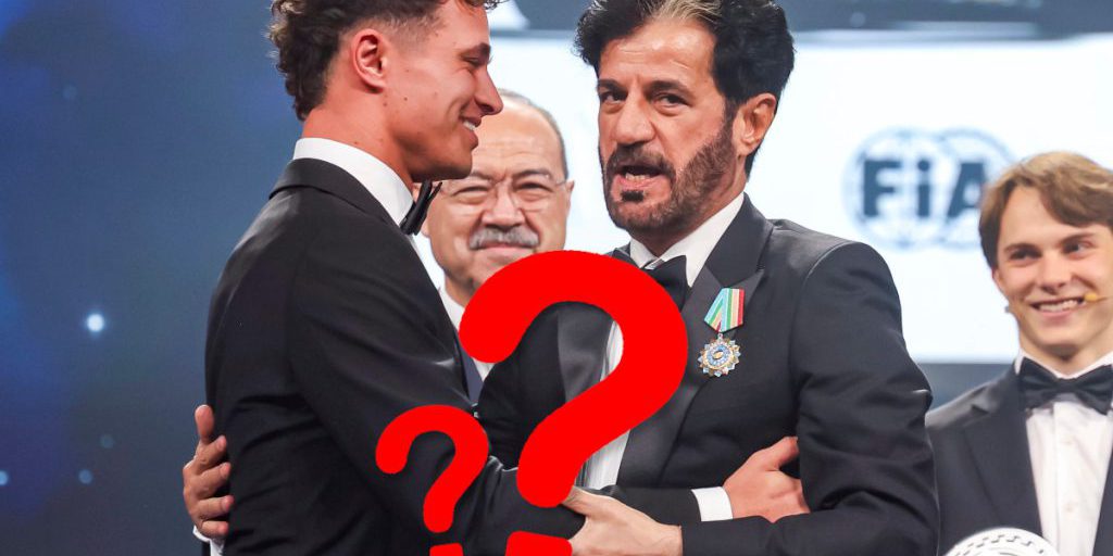 Momento curioso alla cerimonia FIA: Lando Norris e il presidente in scena